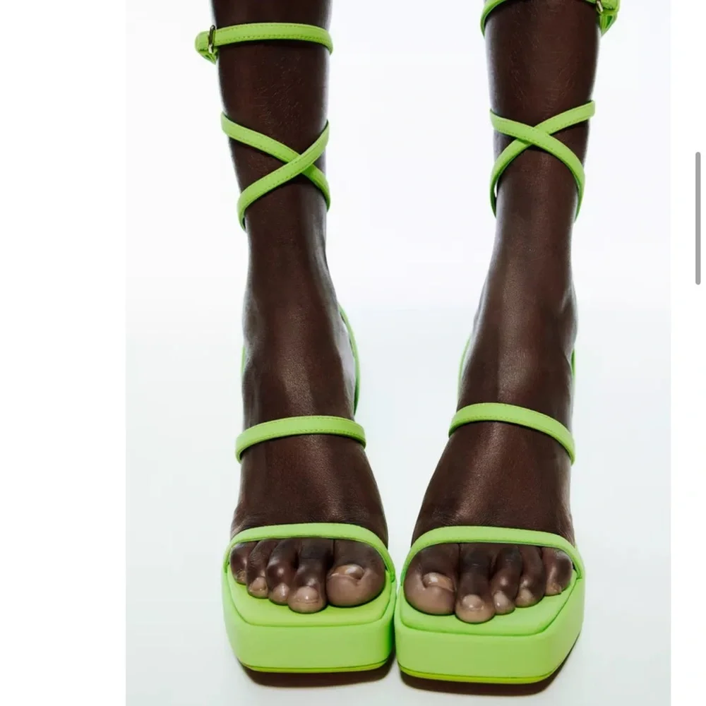 Zara neon green